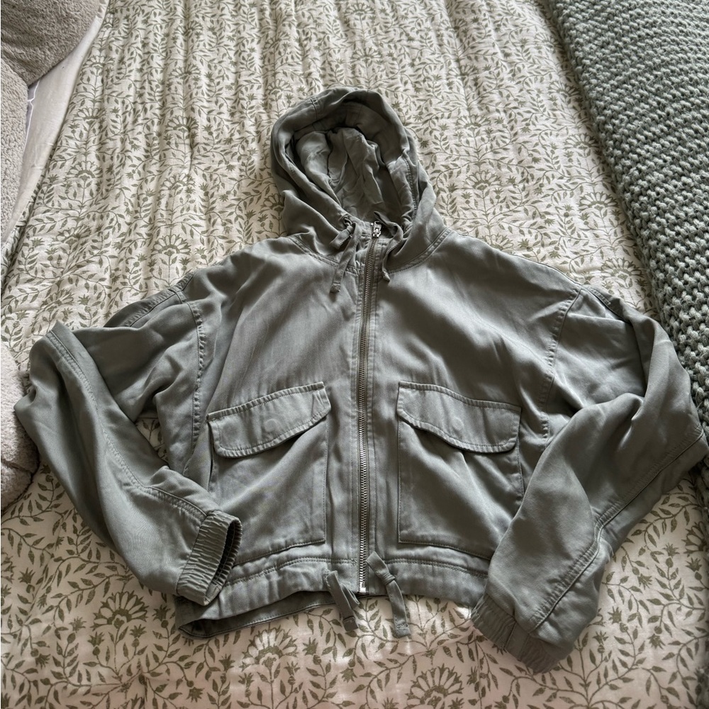 ‼️ A&F Cropped Bomber Jacket